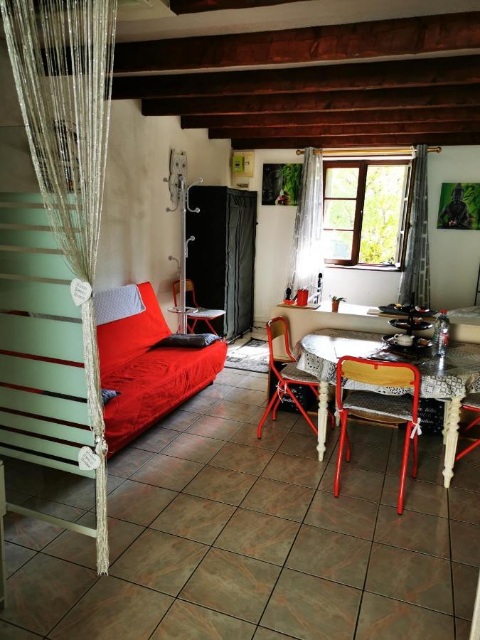 Studio Tres Agreable Totalement Independant Dans Maison Avec Cour Sans Vis A Vis Villa Vittel Exterior foto