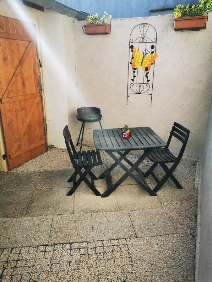 Studio Tres Agreable Totalement Independant Dans Maison Avec Cour Sans Vis A Vis Villa Vittel Exterior foto